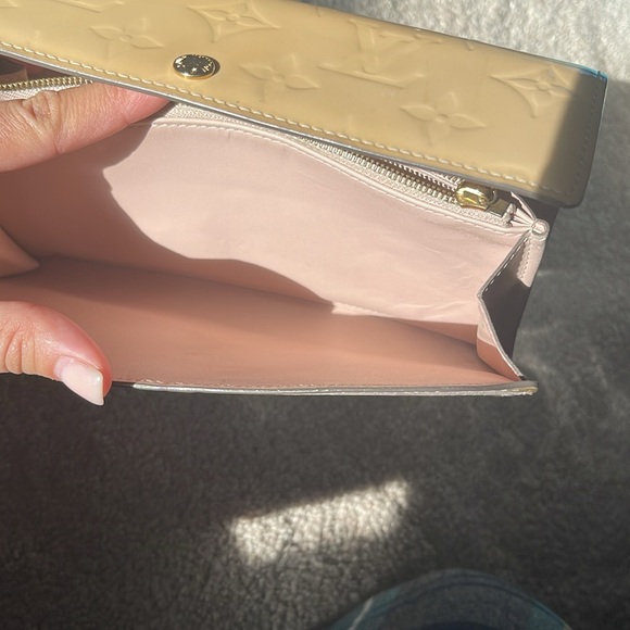 Louis Vuitton Vernis Sarah Wallet - Picture 7 of 14